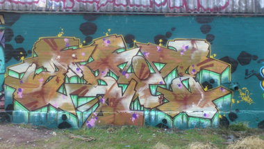 Graffiti Wall - Photo by kieltaggsatnight - Zkie (2014)