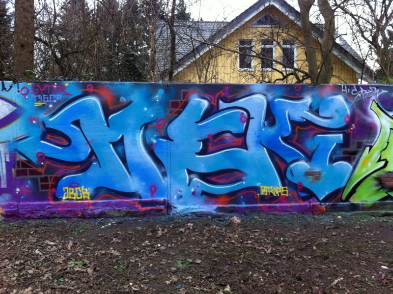Graffiti Wall - Photo by kieltaggsatnight - Meki (2014)