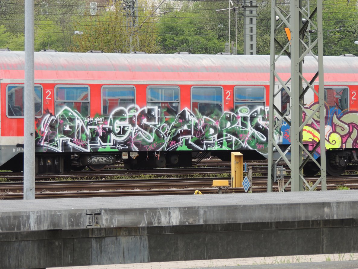 Graffiti Wall - Photo by kieltaggsatnight - angis, apris, end