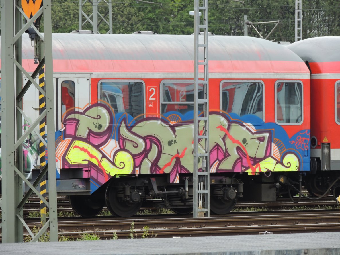 Graffiti Train - Photo by kieltaggsatnight - Love, yrz (2014)