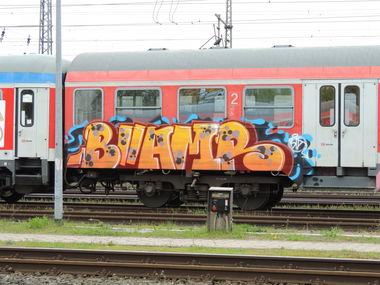 Graffiti Train - Photo by kieltaggsatnight (2014)