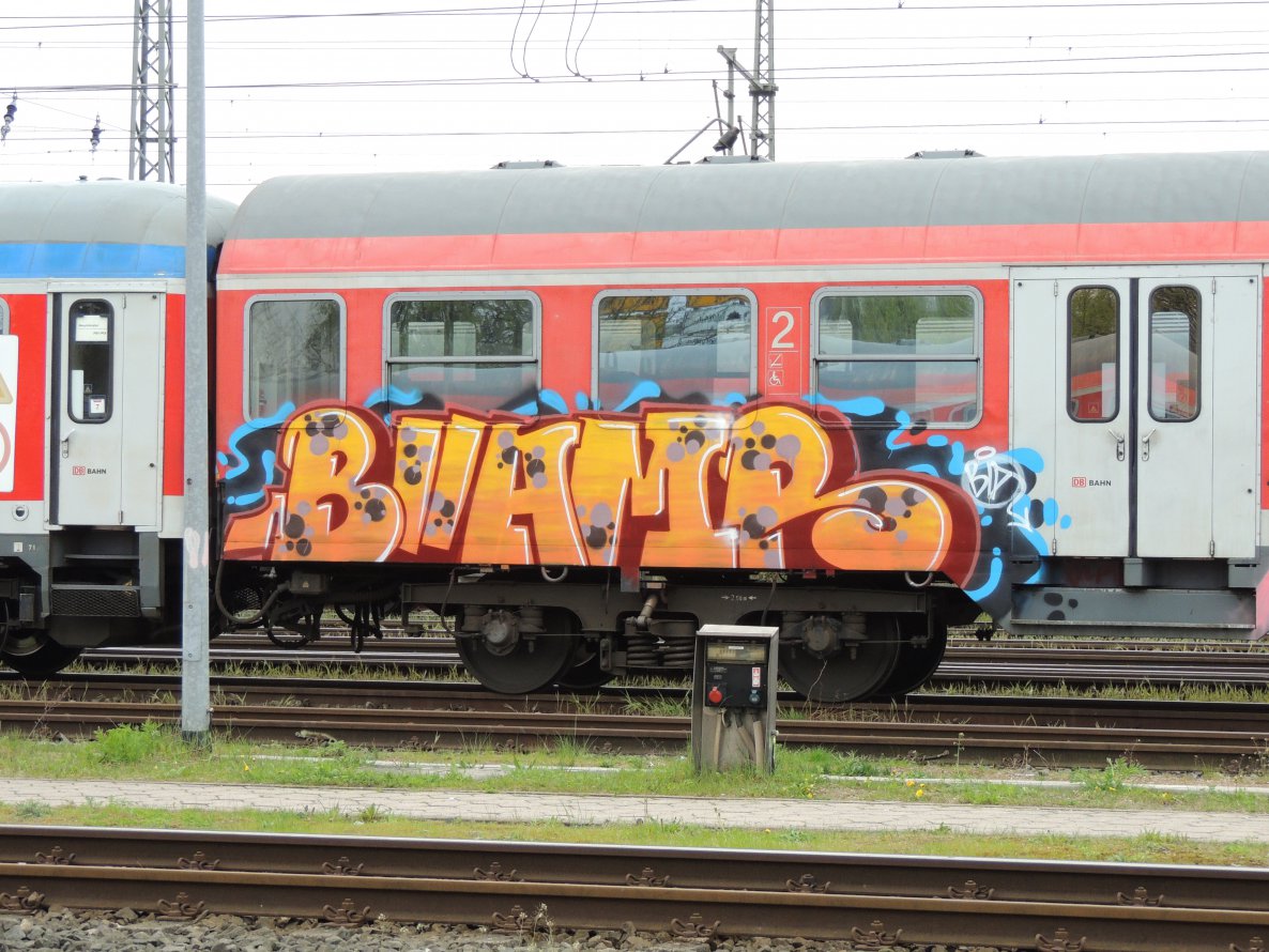 Graffiti Train - Photo by kieltaggsatnight (2014)