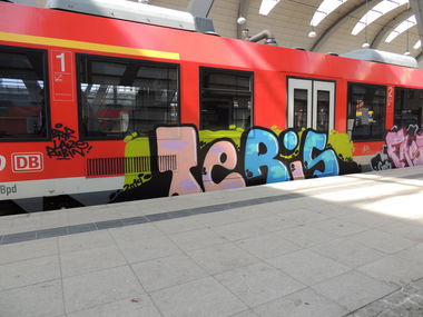 Graffiti Train - Photo by kieltaggsatnight - Teris, obk (2014)