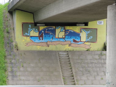 Graffiti Bombing - Photo by kieltaggsatnight - QVD