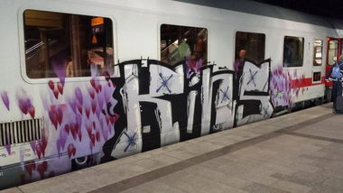 Graffiti Train - Photo by kieltaggsatnight - KINS (2014)