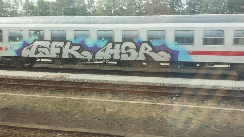 Graffiti Train - Photo by kieltaggsatnight - gfk, hsr (2014)