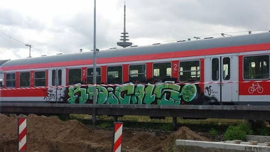 Graffiti Train - Photo by kieltaggsatnight - RADICALS (2014)
