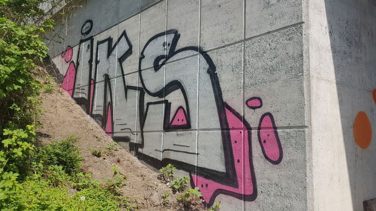 Graffiti Wall - Photo by kieltaggsatnight - Iks (2018)