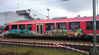 Graffiti Train - Photo by kieltaggsatnight - Arsen, Razor, Cos (2016)