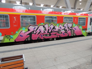Graffiti Train - Photo by kieltaggsatnight - Mesk (2014)