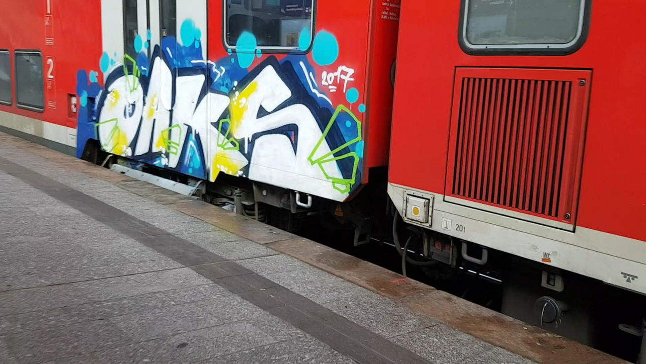 Graffiti Train - Photo by kieltaggsatnight - Oaks (2017)