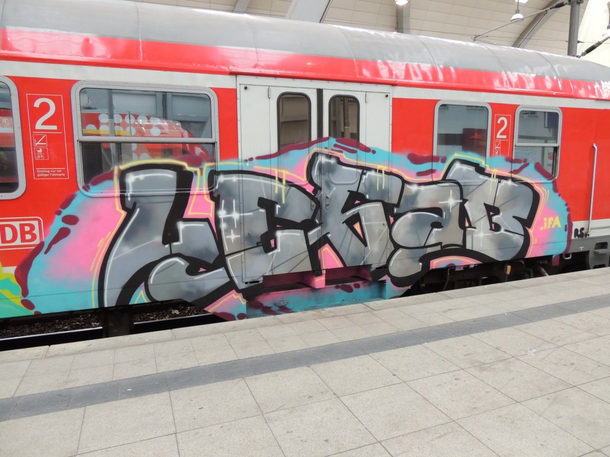 Graffiti Train - Photo by kieltaggsatnight - Legab (2014)