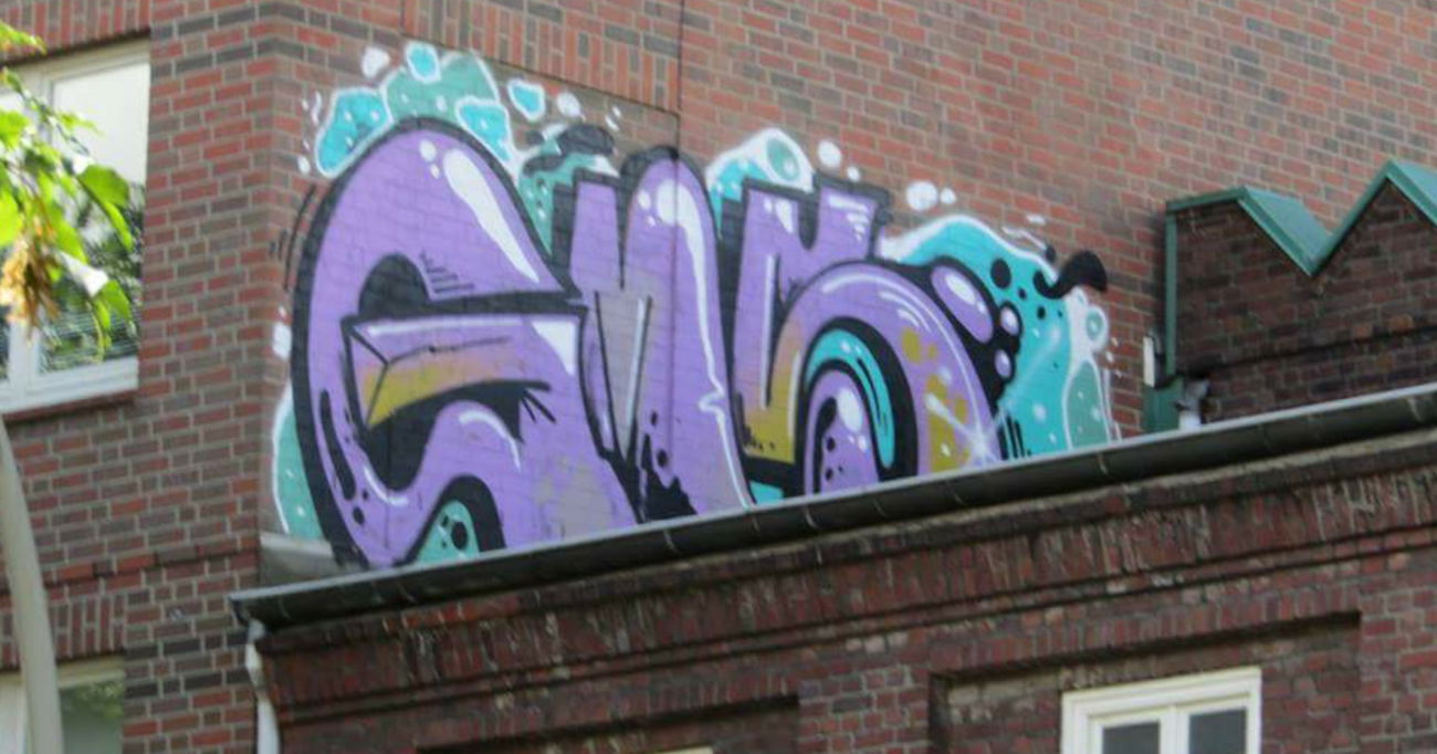 Graffiti Bombing - Photo by kieltaggsatnight - Gms, Hamburg (2016)