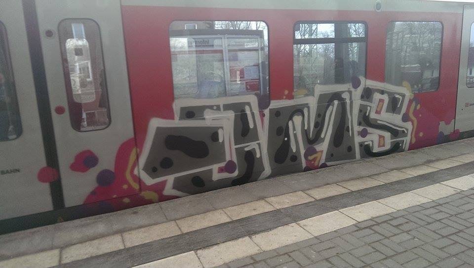 Graffiti Train - Photo by kieltaggsatnight - QMS (2015)