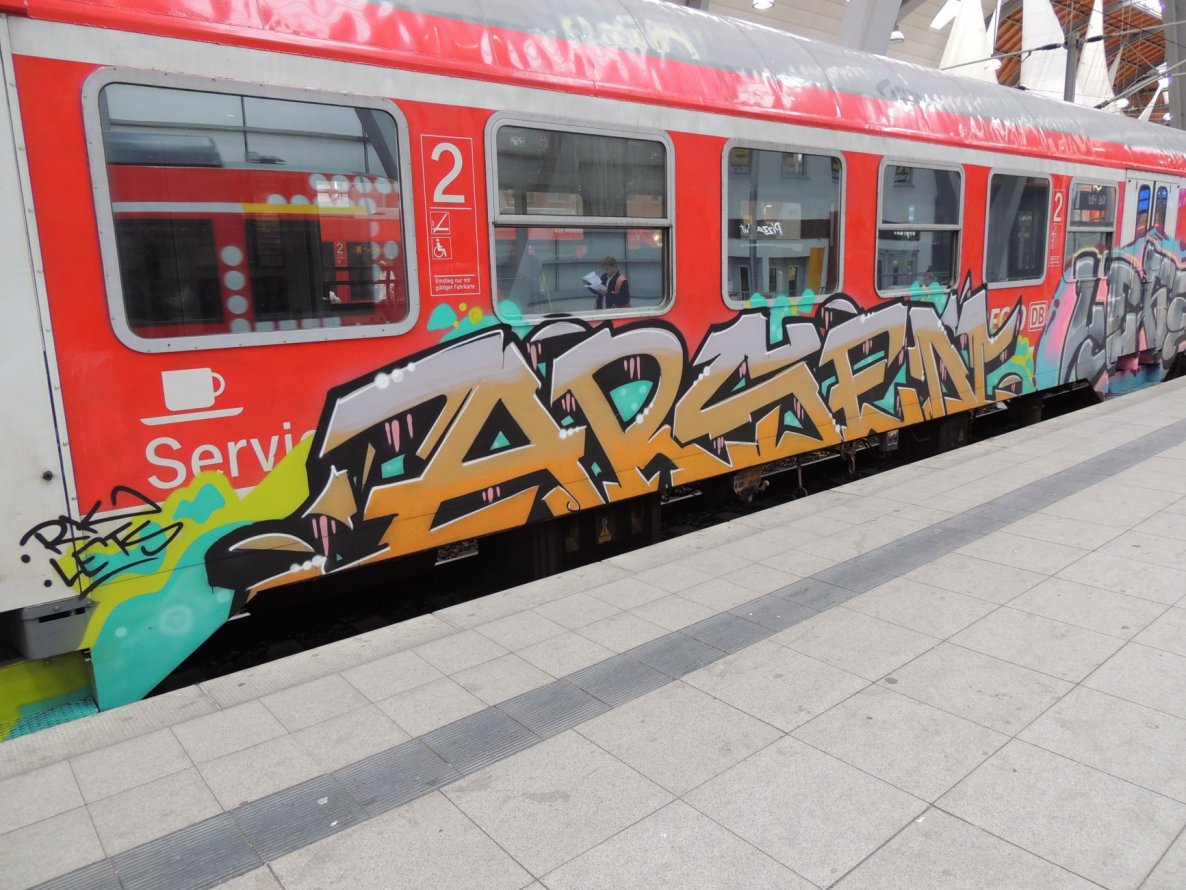 Graffiti Train - Photo by kieltaggsatnight - Arsen (2014)