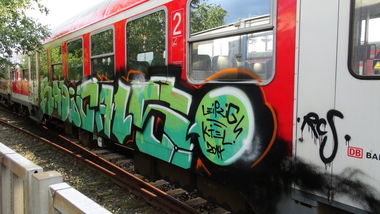 Graffiti Train - Photo by kieltaggsatnight - RCS, Radicals (2014)
