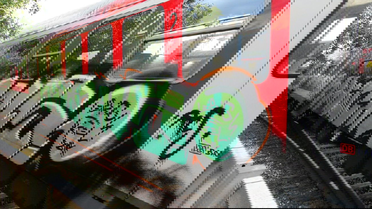 Graffiti Train - Photo by kieltaggsatnight - RCS, Radicals (2014)