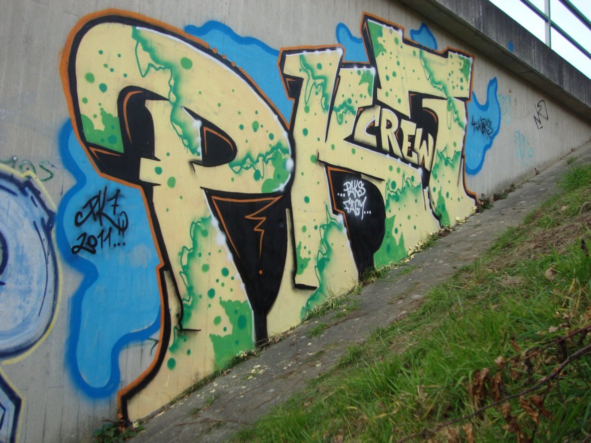 Graffiti Bombing - Photo by kieltaggsatnight - PK7, Paks, Fägy (2011)