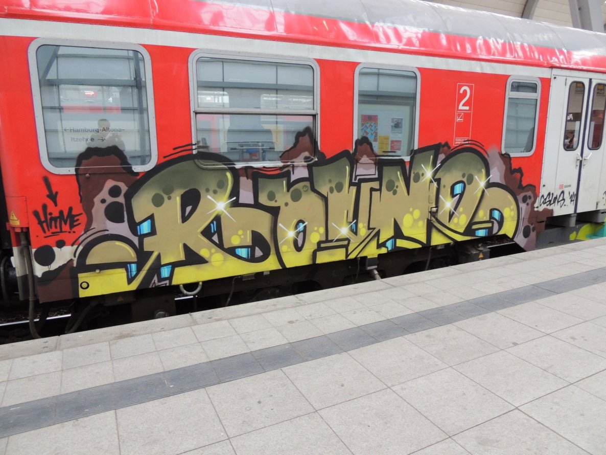 Graffiti Train - Photo by kieltaggsatnight - Round (2014)