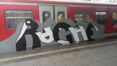 Graffiti Train - Photo by kieltaggsatnight - Rache (2015)