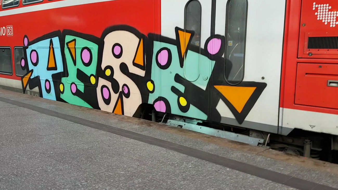 Graffiti Train - Photo by kieltaggsatnight - Tese, DSF (2017)