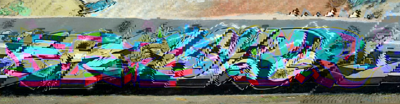 Graffiti Wall - Photo by kier - phems, dhe, hot (2013)