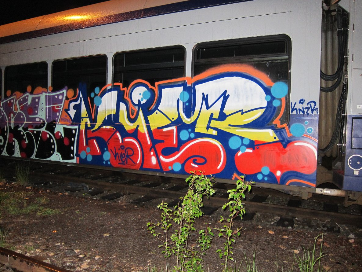 Graffiti Train - Photo by kier (2014)