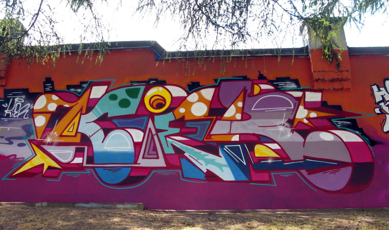 Graffiti Wall - Photo by kier (2015)