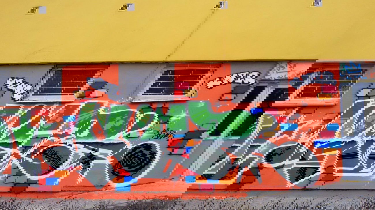 Graffiti Wall - Photo by kier (2015)