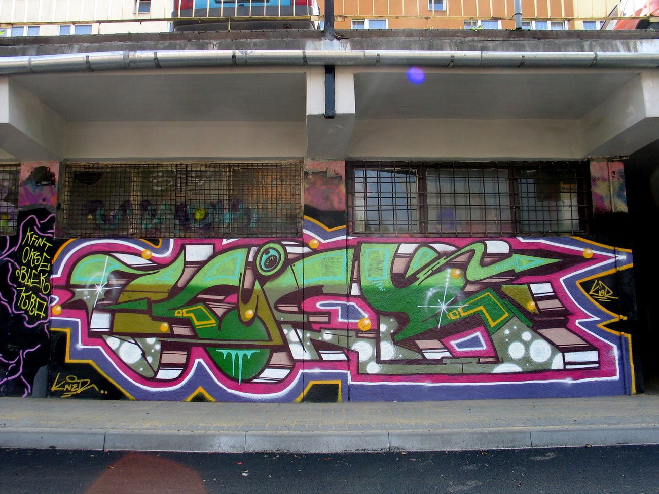 Graffiti Wall - Photo by kier (2015)