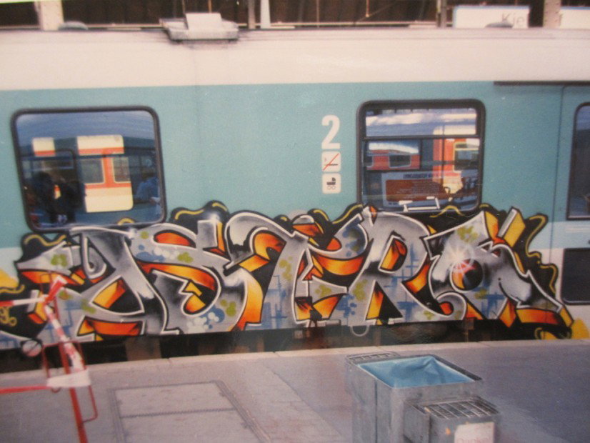 Graffiti Train - Photo by king - astro
