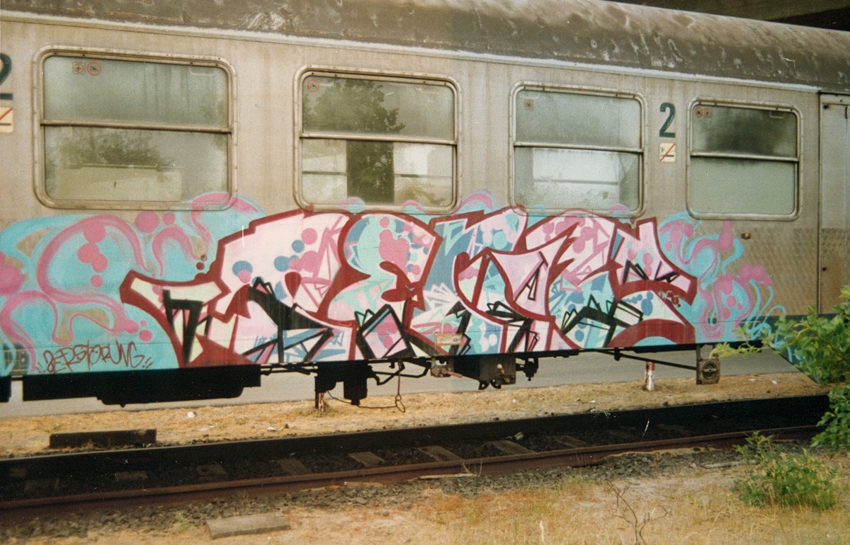 Graffiti Train - Photo by king - peniz