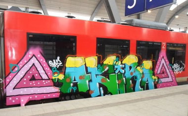 Graffiti Train - Photo by king - akira