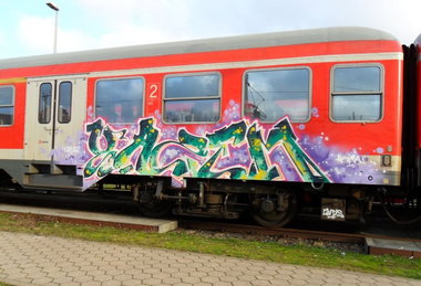 Graffiti Train - Photo by king - yazem, qvd