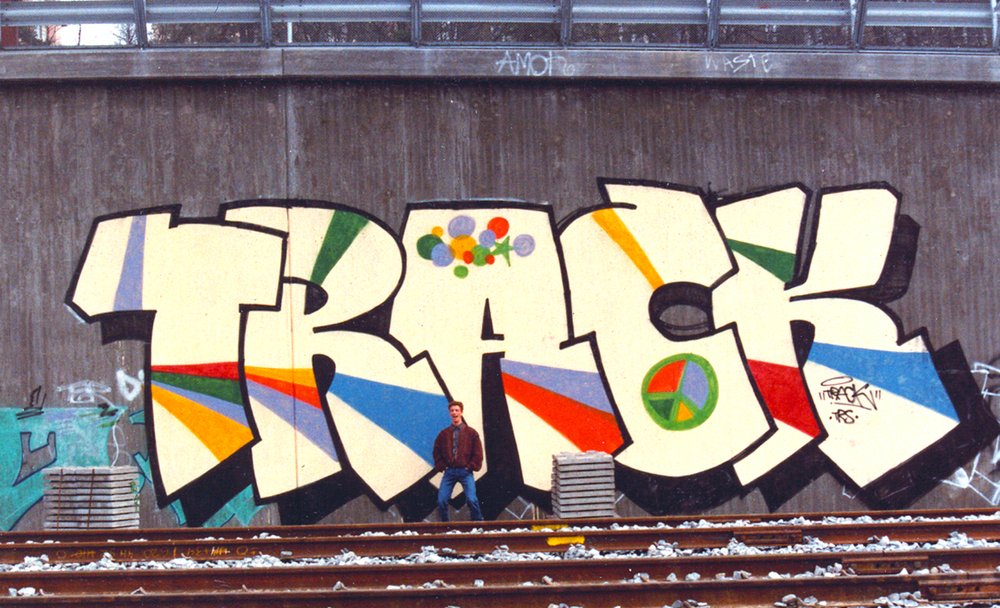 Graffiti Bombing in Stockholm - Photo by king - track (1989)