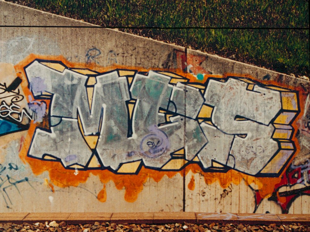 Graffiti Bombing - Photo by king - mes