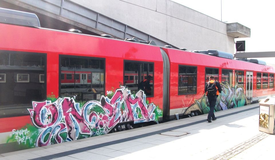 Graffiti Train in Kiel - Photo by king - yazem