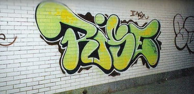 Graffiti Wall in Hamburg - Photo by king - rise (2000)
