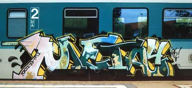 Graffiti Train - Photo by king - meta