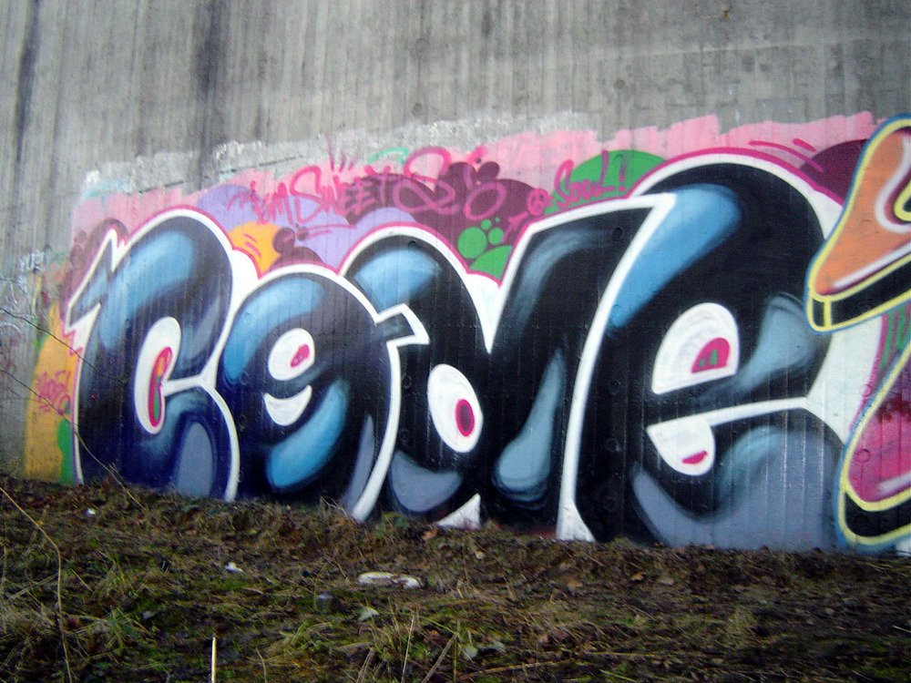 Graffiti Wall - Photo by king - code