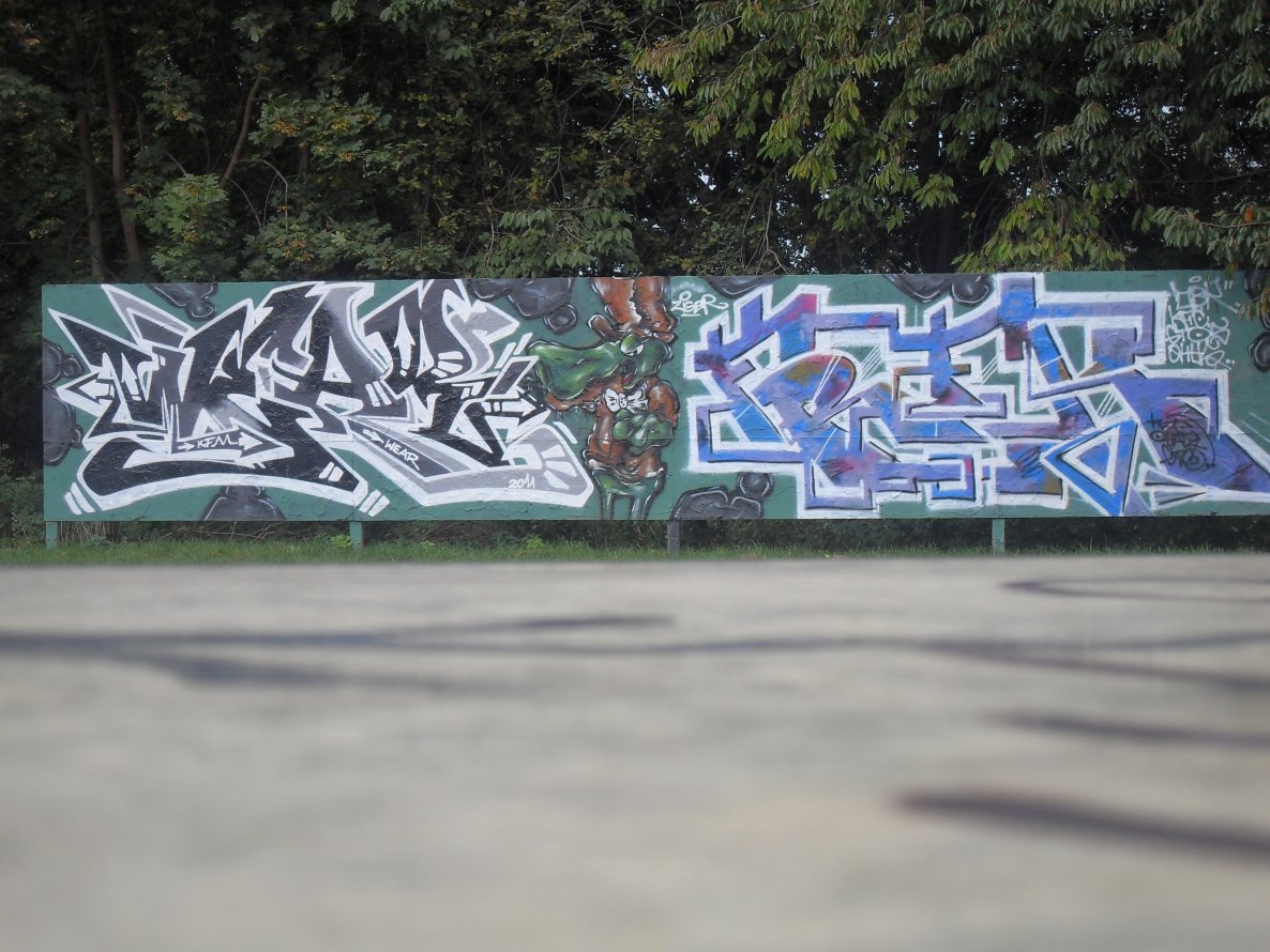 Graffiti Wall - Photo by king - wear, frek