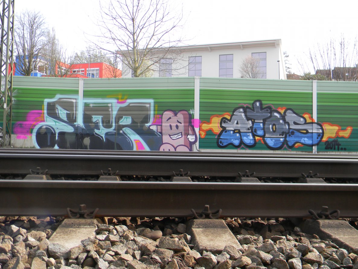 Graffiti Bombing - Photo by kingkong - Ser, Atos