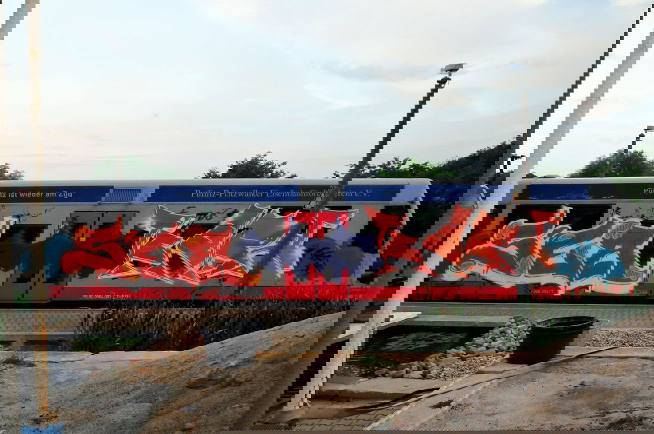 Graffiti Train - Photo by kingkong - ser, käry, org