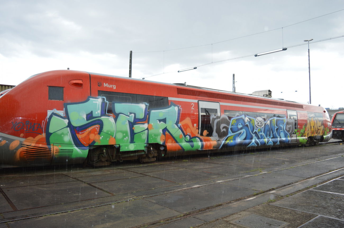 Graffiti Train - Photo by kingkong - ser, slime, atos