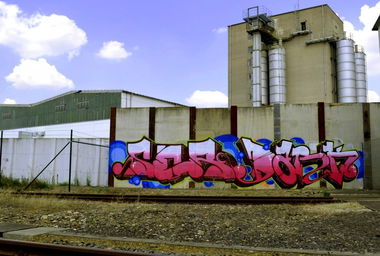 Graffiti Wall - Photo by kingkong - ser, dark
