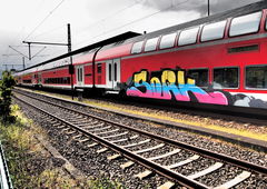 Graffiti Train - Photo by kingkong - ser, sork, sund