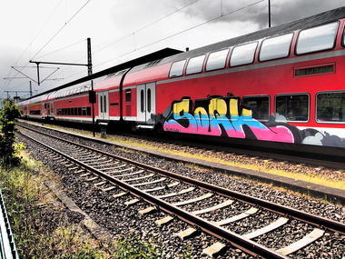 Graffiti Train - Photo by kingkong - ser, sork, sund