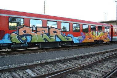 Graffiti Train - Photo by kingkong - ser, slime