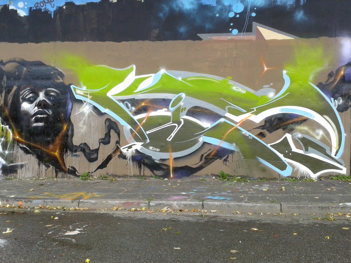 Graffiti Wall - Photo by kiss81 - kiss81