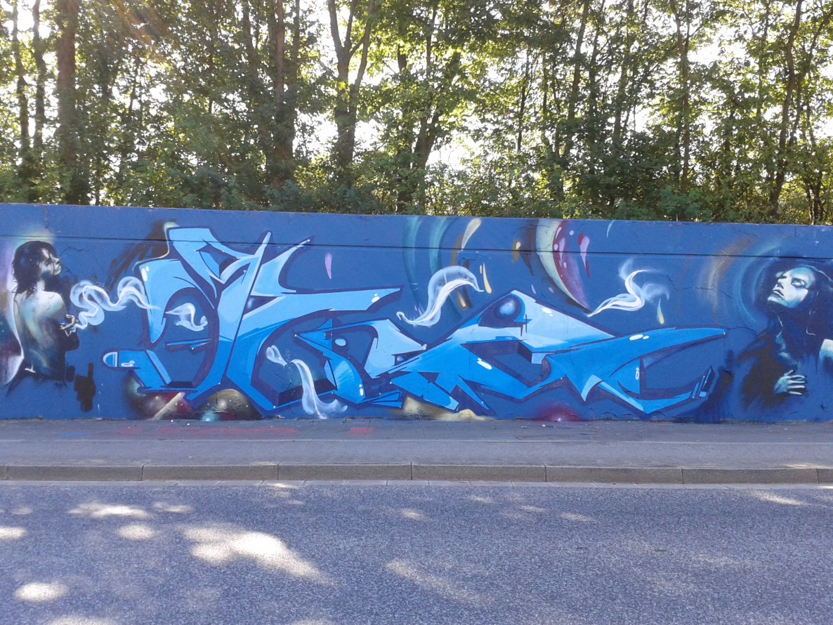 Graffiti Wall - Photo by kiss81 - kiss81